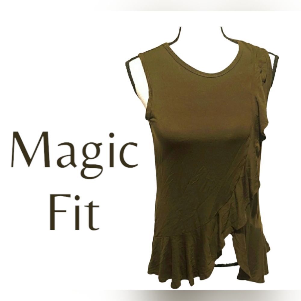 𝅺magic Fit top ruffled green womens size medium
